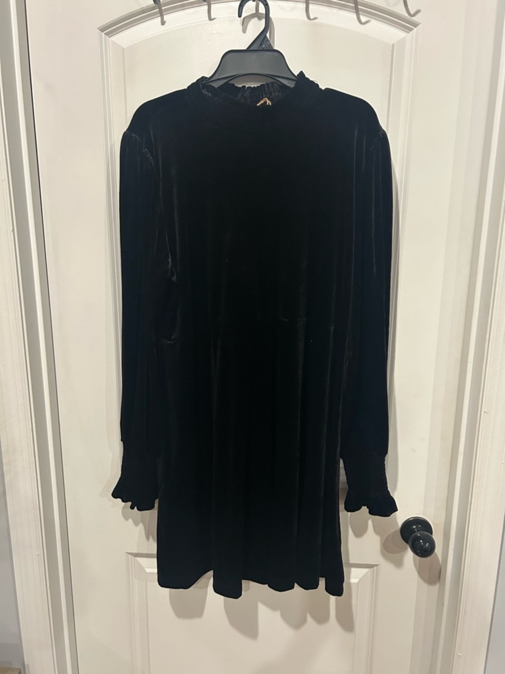 easel Black Velvet Long Sleeve Mini Dress